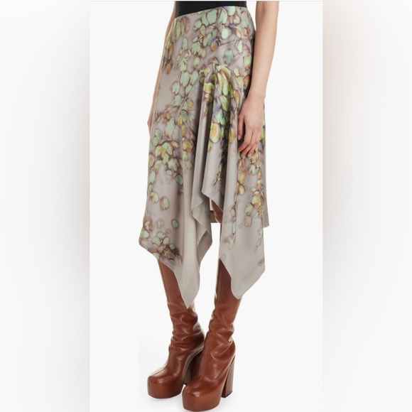 Dries Van Noten Dresses & Skirts - NWT $1,165 Dries Van Noten Axo Floral Print
Asymmetric Silk Skirt,Size FR38 /US6
